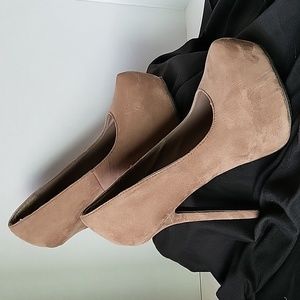 EUC Breckelle's Suedevelvet Platform Stilettos